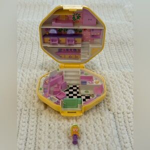 Vintage 1990 Polly Pocket Polly’s Hair Salon